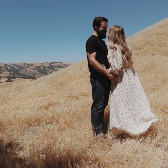 Meet your Posher, Aly ❤️ - Picture 6 of 6